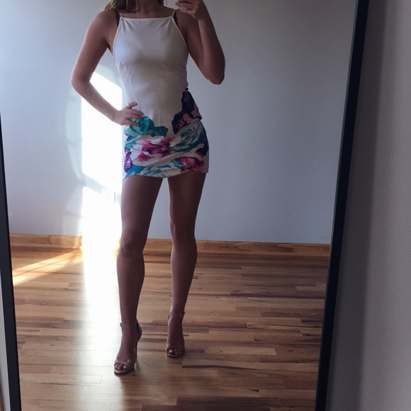 Dresses & Skirts - floral mini dress